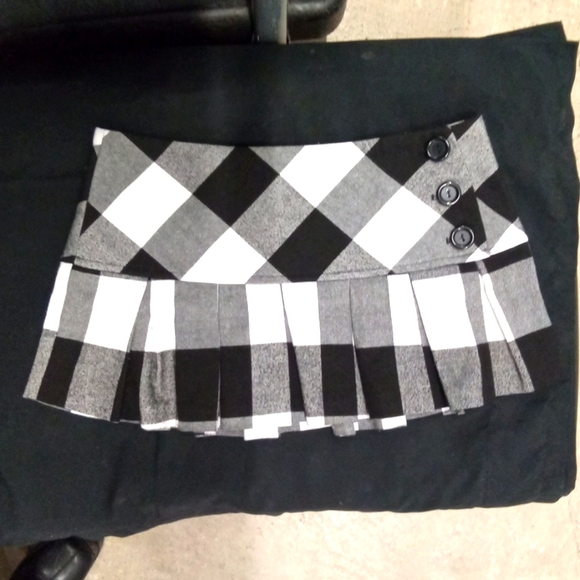 Charlotte Russe Dresses & Skirts - Charlotte Russe Mini Pleaded Skirt